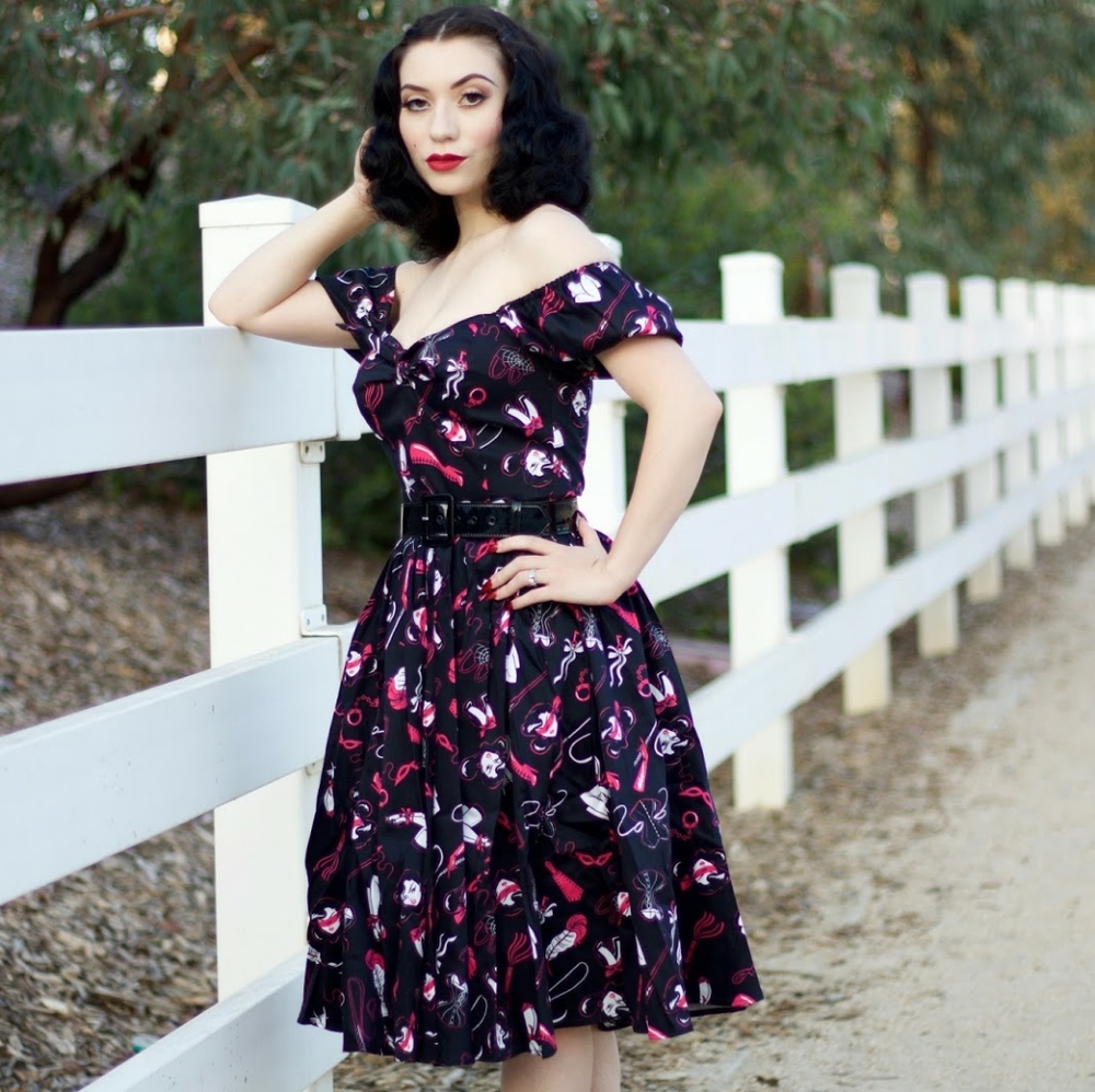 ISO Micheline Pitt Fetish Dress or Skirt in 4xl - Picture 2 of 8
